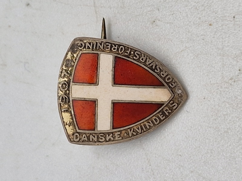 Original pin - Danske kvinders forsvars forening 