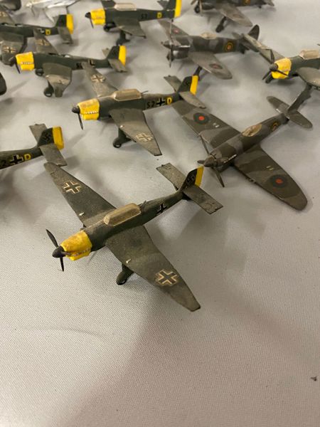 Samling modelfly - både tyske WWII og RAF 