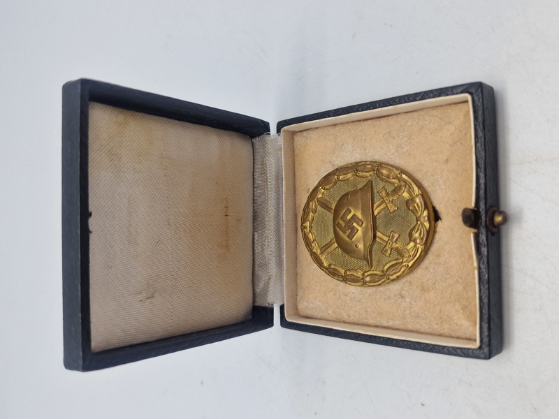 Originalt WOUND BADGE IN GOLD BY HAUPTMÜNZAMT WIEN "30" + BOX