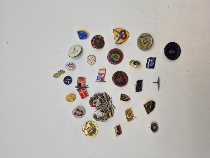 Lot pins og badges 