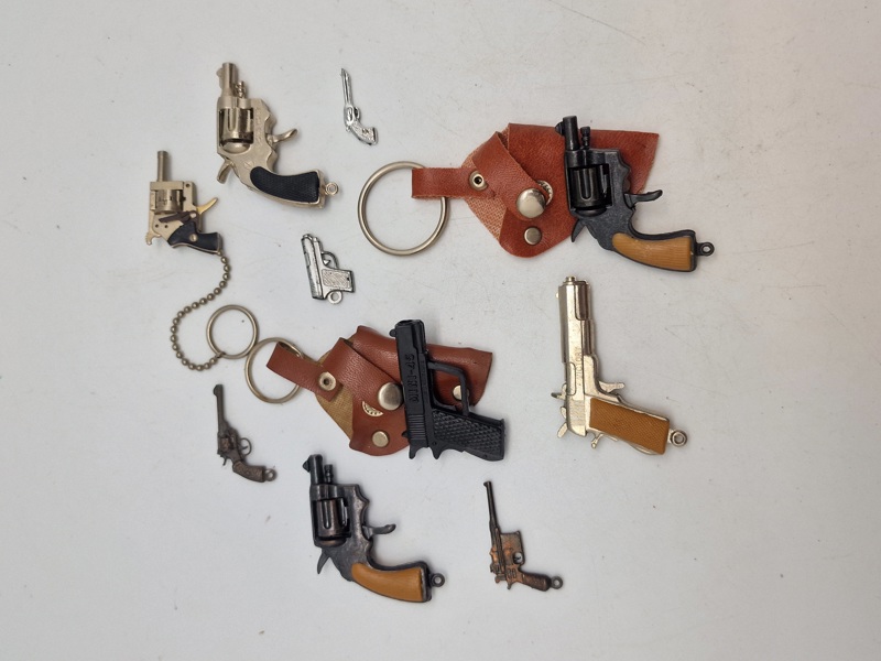 Lot miniature pistoler 