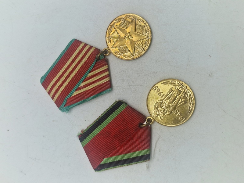 To stk originale USSR jubilæums medaljer 