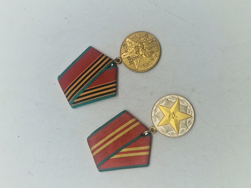 To stk originale USSR medaljer 