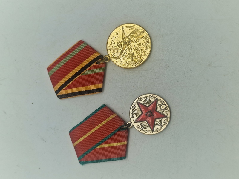 To stk originale USSR medaljer 