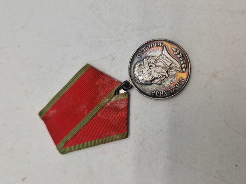 RUSSIAN SUVOROV MILITARY    MEDAL af sølv med nummer 