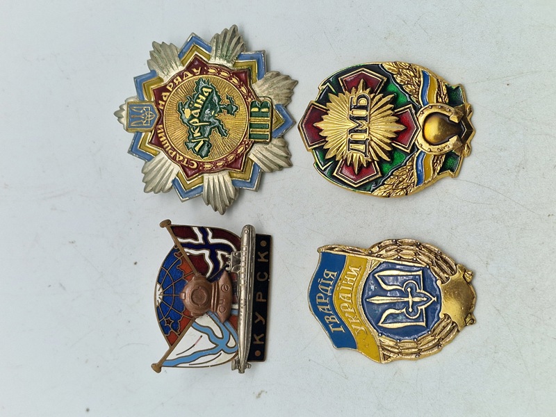 Samling original ukrainsk militær samt kursk redningsbadge badge 