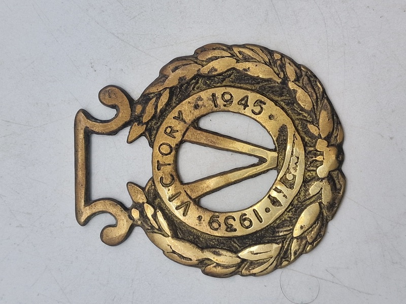 Original horse brass med skriften Victory 1939-1945