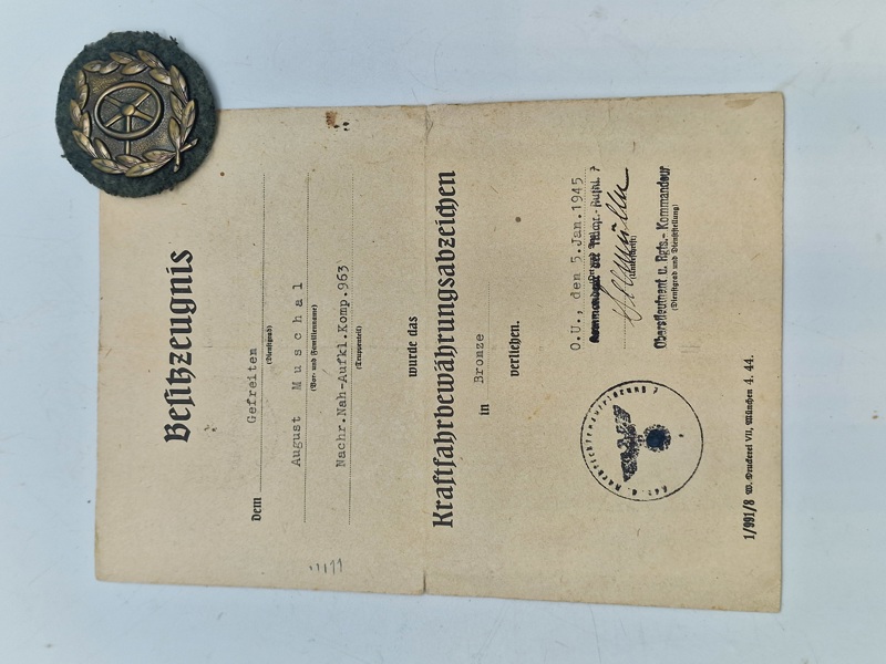 Originalt tysk kraftfahrbewährungsabzeichen i bronze. Bemærk at det er tildelt i 1945