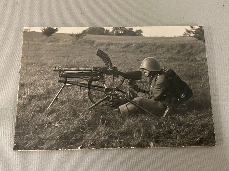 Originalt undervisnings fotos af dansk soldat med Madsen maskingevær 