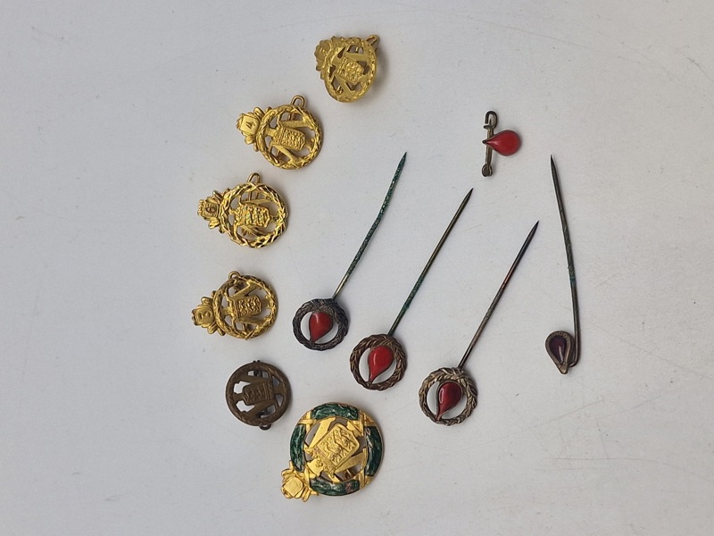 Lot diverse nåle og pins 