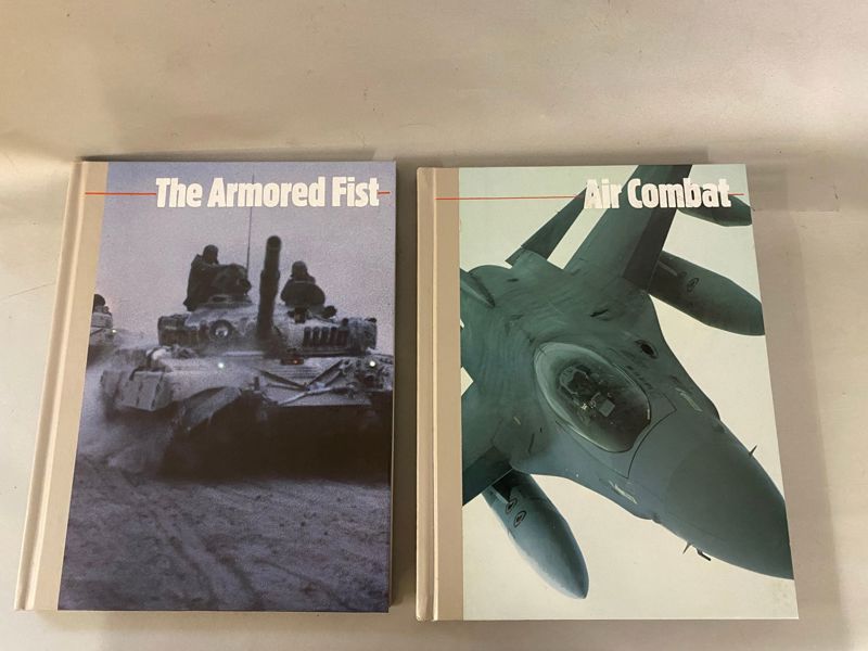 2 bøger om kampvogne og fly 