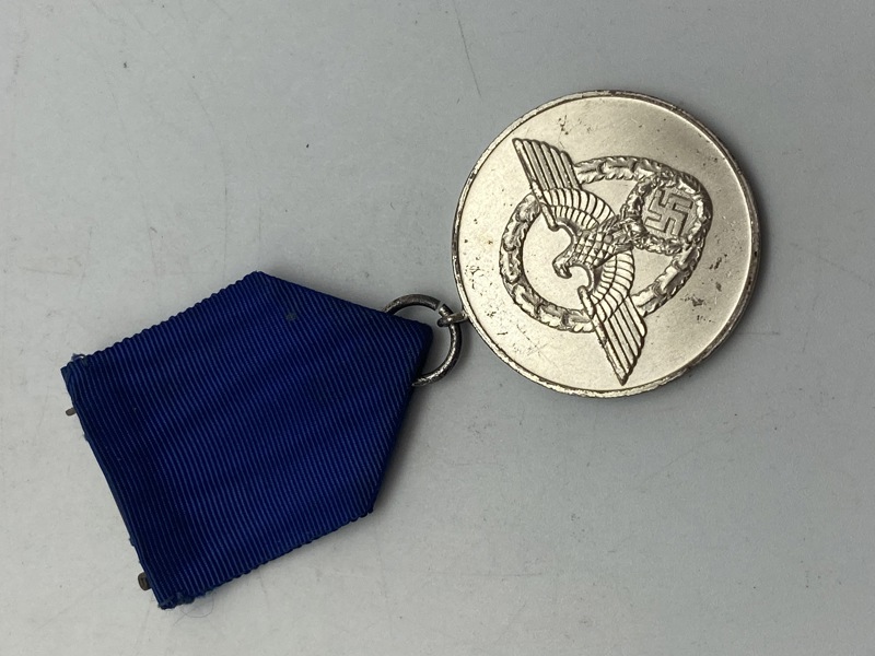 Original tysk medalje for 8 års tro tjeneste i politiet 