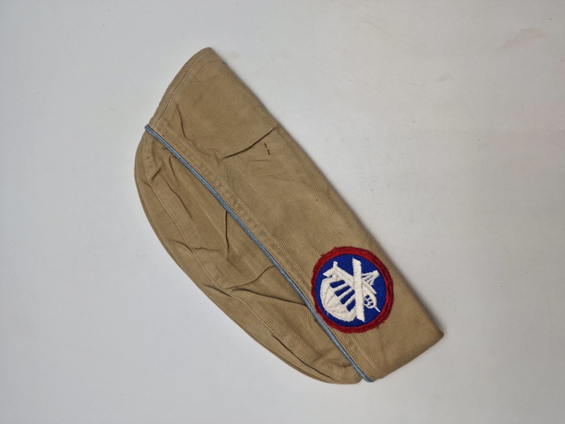 Original US WW2 khaki Garisson cap with combined glider parachute infantry patch