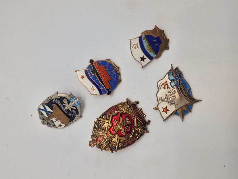 Originale tidlige russiske badges i emalje 