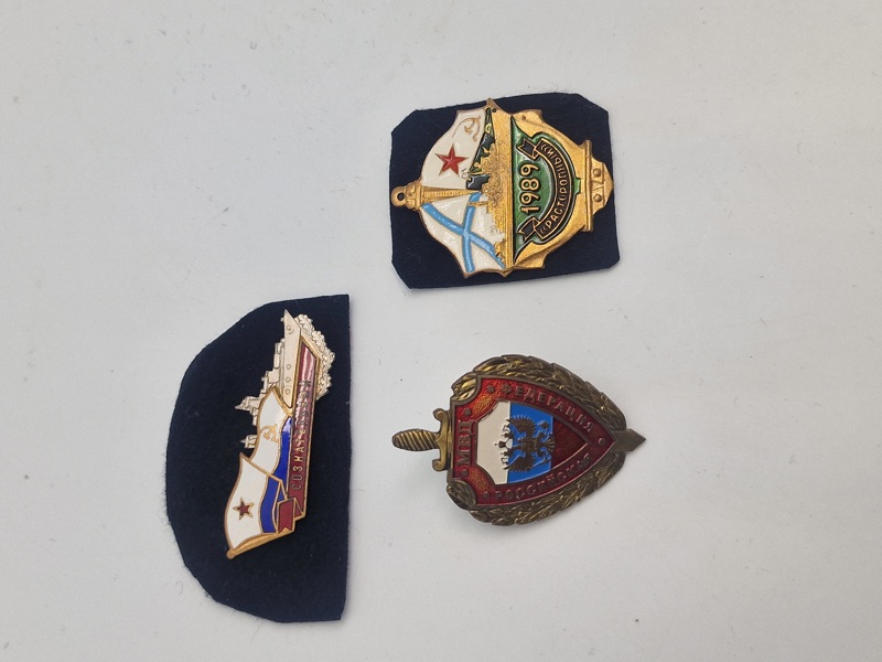 Originale tidlige russiske badges i emalje 