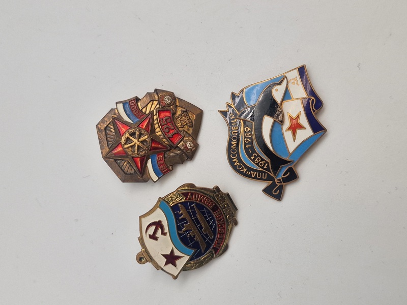 Originale tidlige russiske badges i emalje 