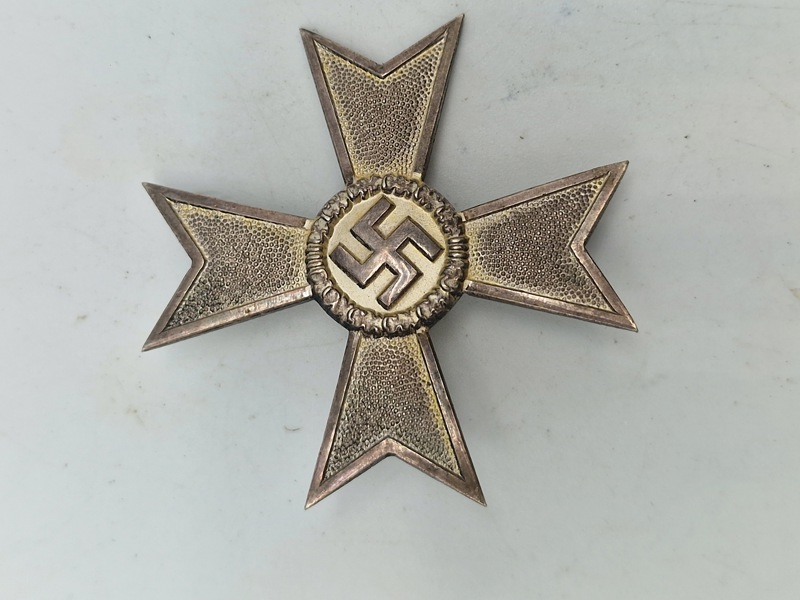 Originalt kriegsverdienstkreuz ohne schwerter 1.kl 
Hersteller 4 - Steinhauer & Lück, Lüdenscheid